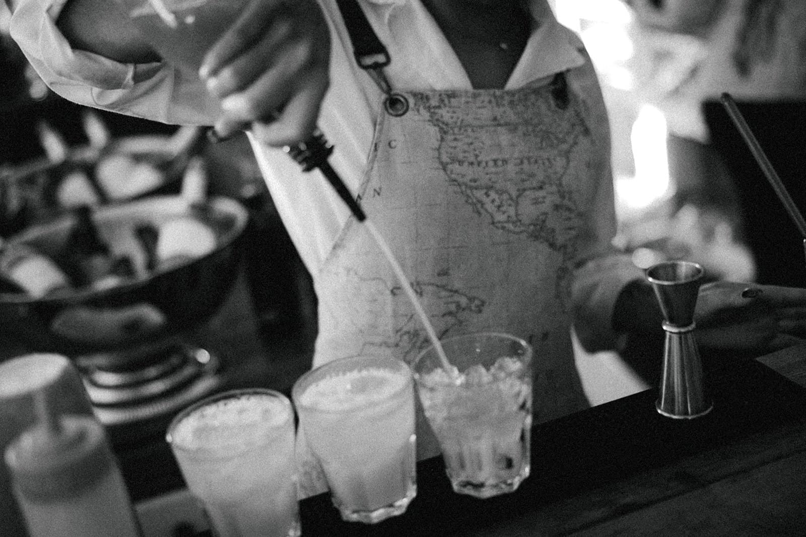 Cocktails preparados ao momento, à frente dos convidados.